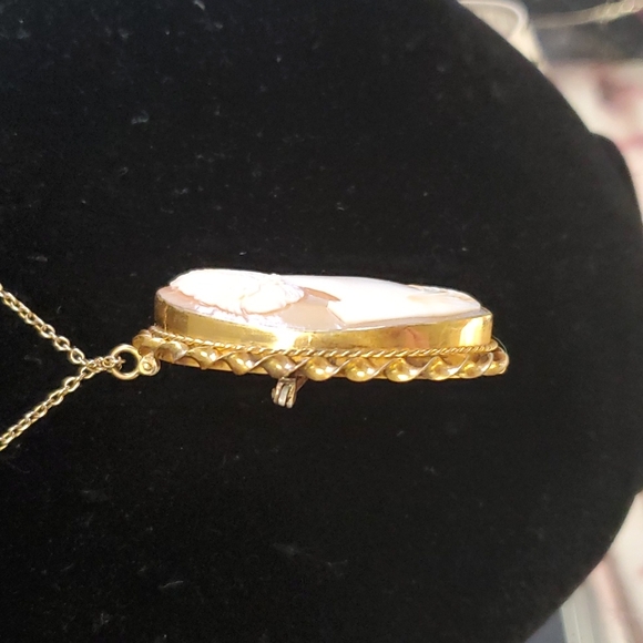 Large statement Vintage cameo necklace with 18 inch gold filled chain - Picture 4 of 5